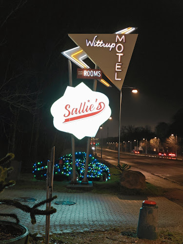 Comentarii opinii despre Sallie’s Restaurant & Snack Bar