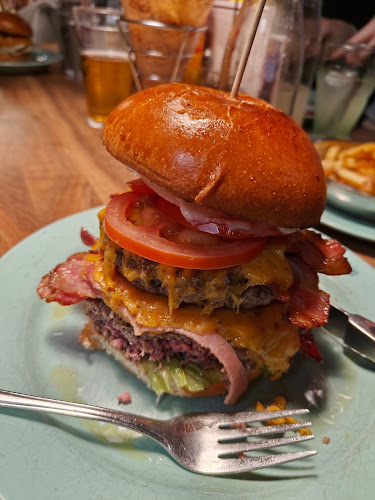 Sallie's Race Lounge