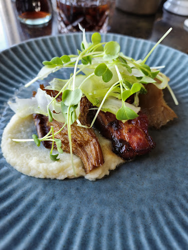 The Falcon Hotel & Restaurant - Gastronomi og hotelvirksomhed