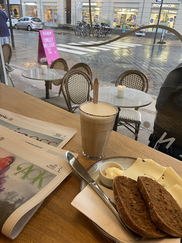 Petit Cafe - Gastronomi og hotelvirksomhed