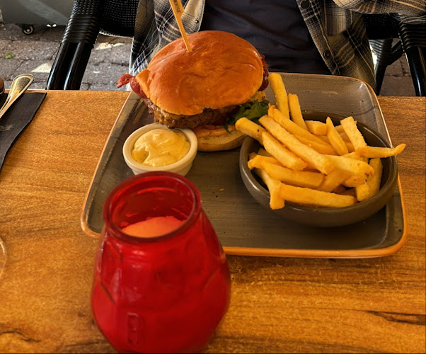 Comentarii opinii despre Rib House