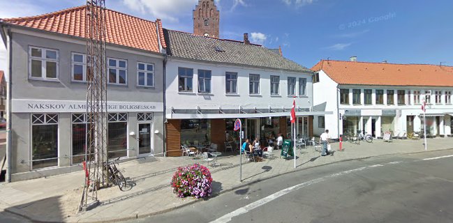 Raihan Pizzaria v/Latifa Hanif