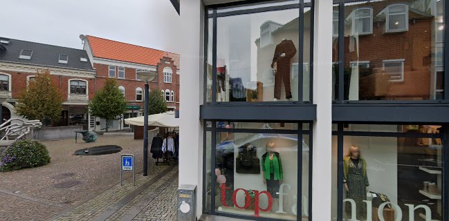 Vin & Kunst Ved Jess Zobbe